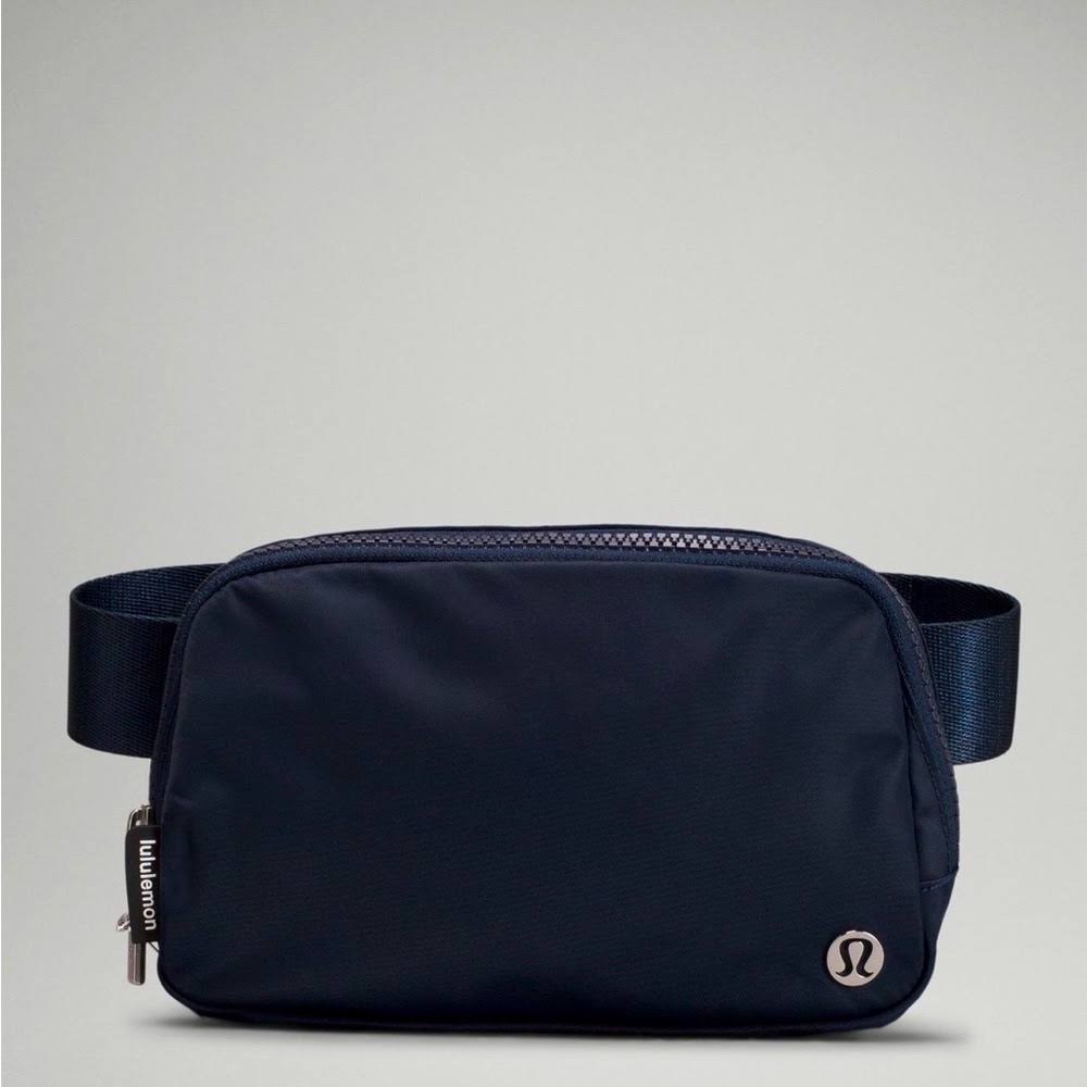 Lululemon Everywhere Belt bag True Navy